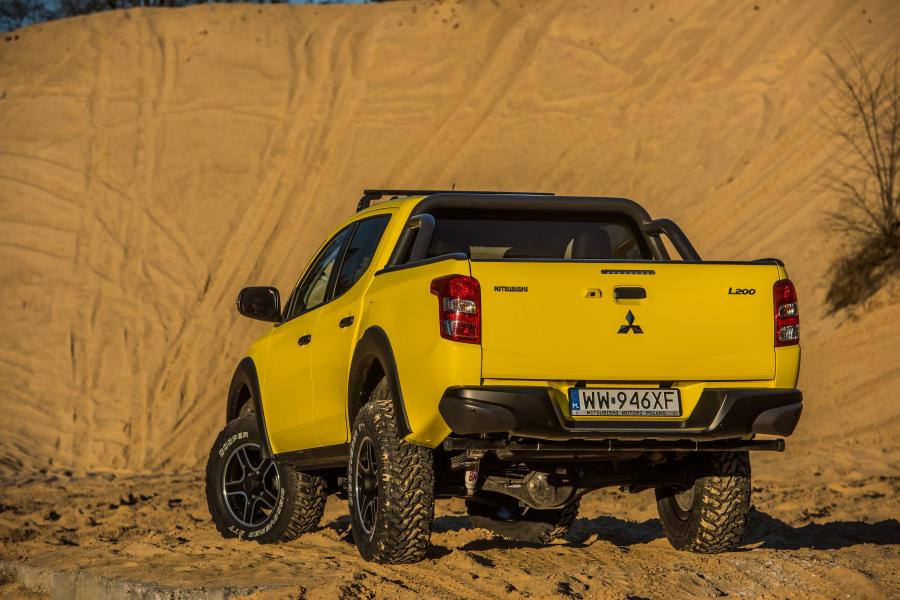 Mitsubishi L200 Monster Concept 2016 года  (фото 27 из 30)